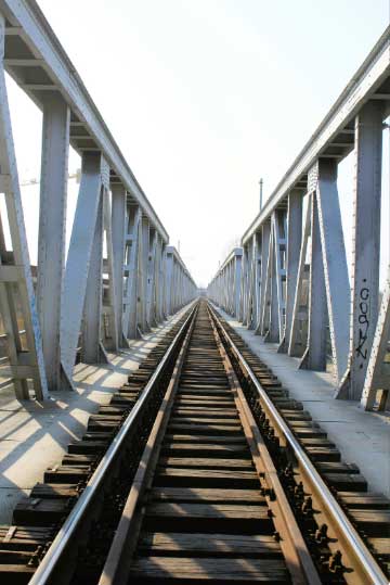 đường ray vượt sông
