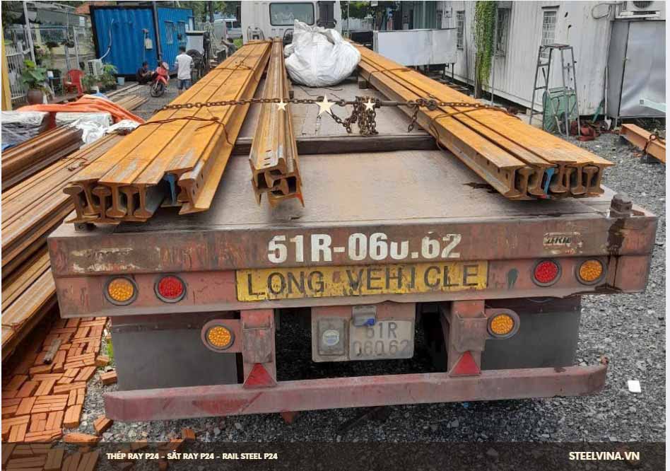giao hàng thép ray P24 tại kho TpHcm